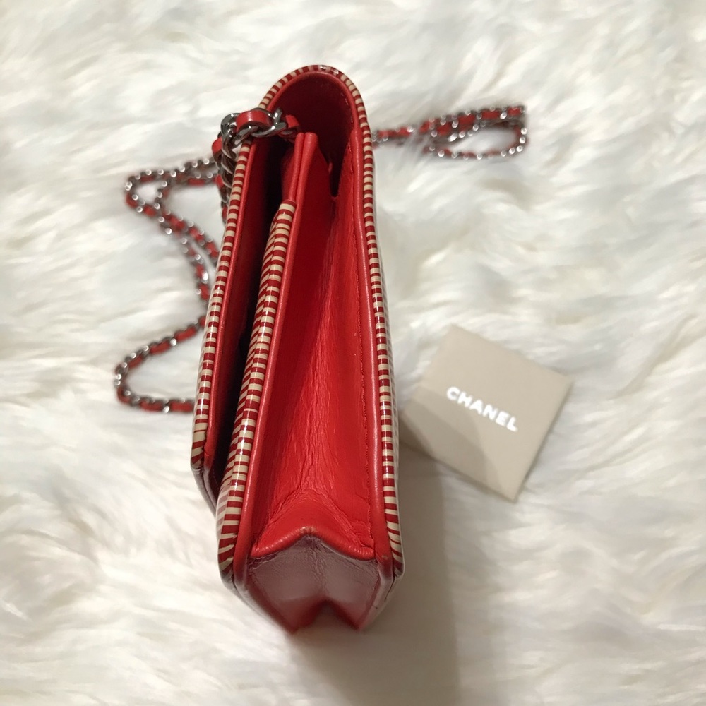 {CHANEL} ULTRA RARE Red Stripes Patent WOC - Picture 7 of 9